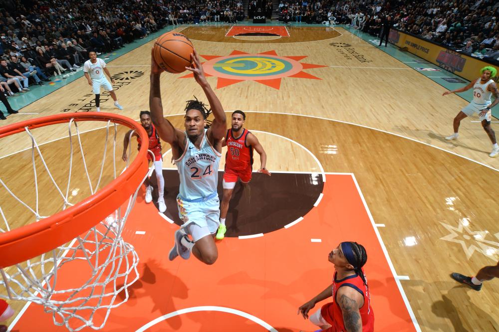 卫在篮球场 卫在篮球场